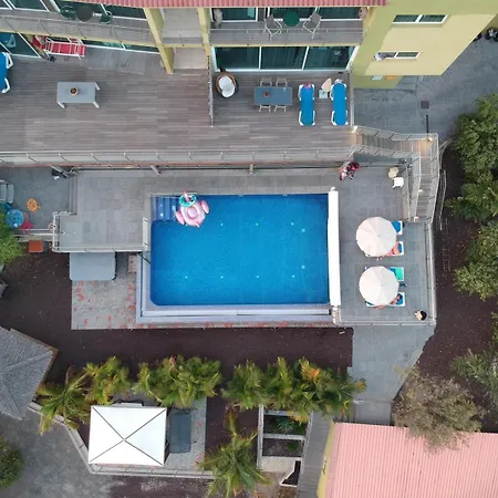 Oasis Holidays & Health - Charming